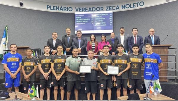 Câmara de Guaraí aprova indicações e homenageia atletas em sessão ordinária