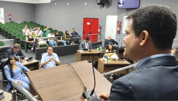 Câmara de Guaraí dá posse a Tarciso Ramos em sessão marcada por autoridades